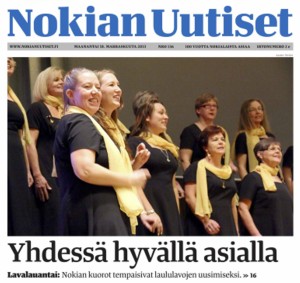 Nokian Naiskuoro pääsi Nokian Uutisten kanteen ma 18.11., kun viikonlopun menestyksekkäästä Lavalauantai- konsertista uutisoitiin. Kuva: Saara Töyssy / Nokian Uutiset.